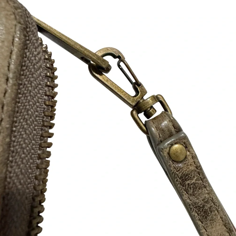 Will Leather Goods Zip Around Leather Clutch Wristlet